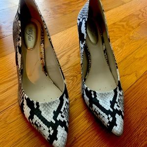 Alfani Step n Flex pumps. 2.5 inch heel. Lightly worn, very comfortable.